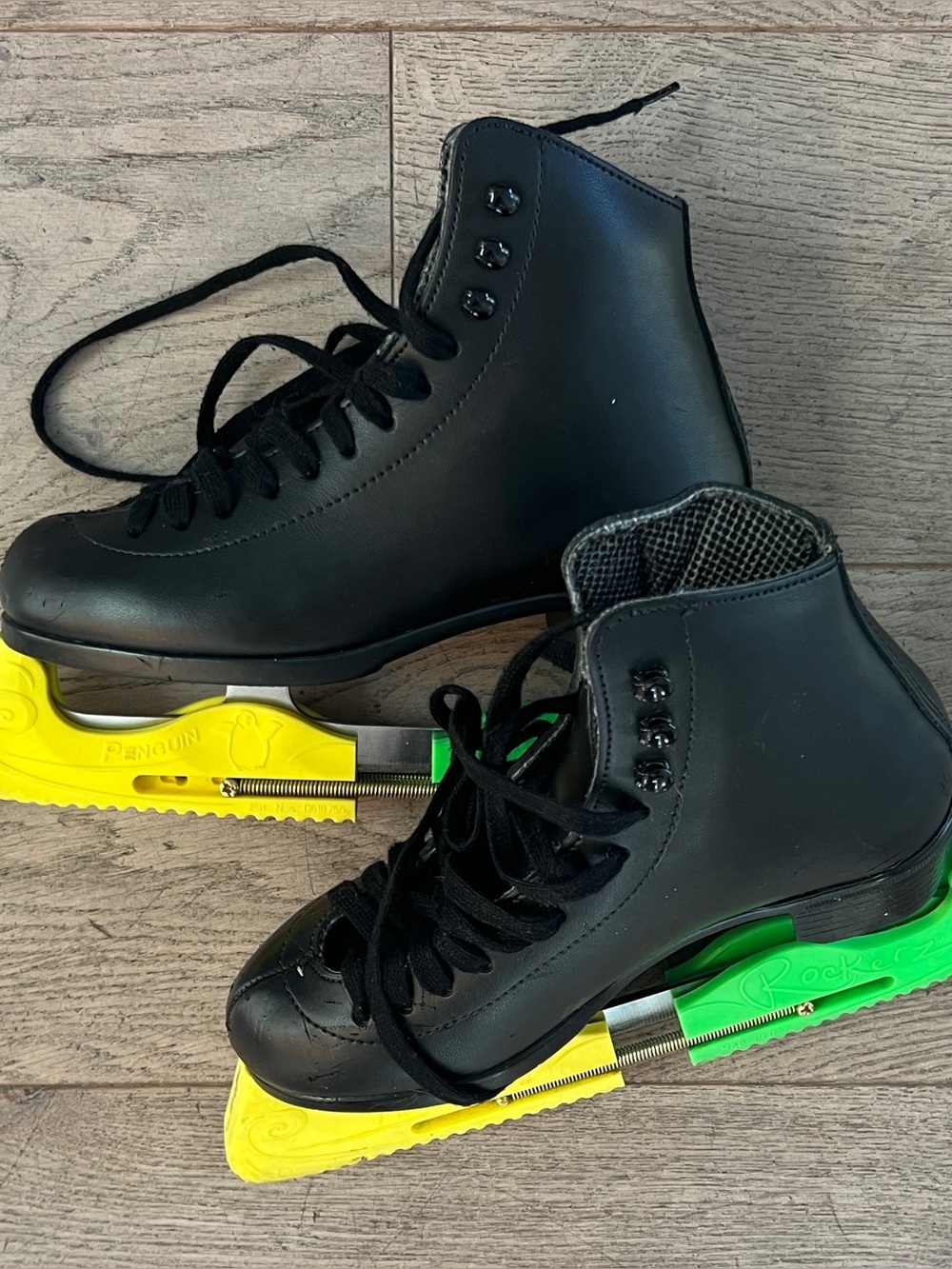 Reidell Boys Size 3 Black Figure Skates with Rockerz Skate Guards